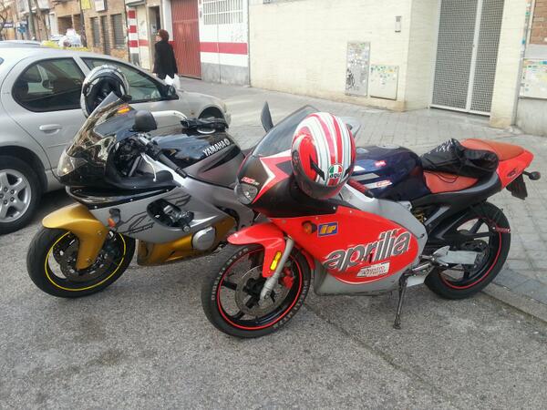 Moto y minimoto antes de salir de ruta...