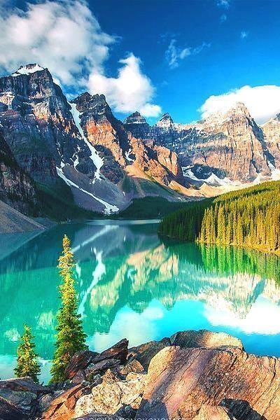 GoogIeEarthPics's tweet photo. Moraine Lake, Canada http://t.co/Li8Whmeh77