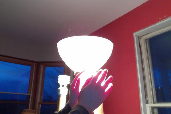 fJupitarian's tweet photo. Heat radiates off of this light bulb, warming my hands. The heat is traveling in waves to my skin! #heat209 http://t.co/8ictoyXTZb