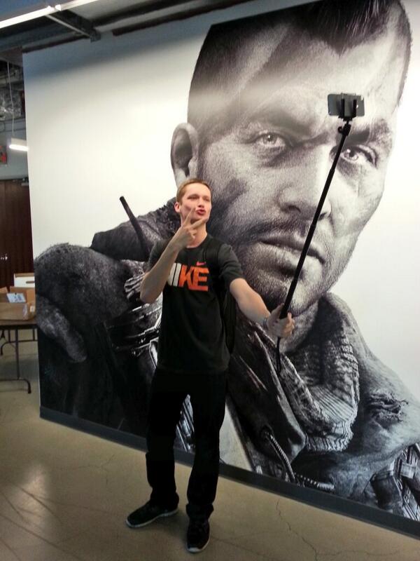 Drift0r's tweet photo. So that's how @TmarTn takes all of those selfies! http://t.co/sl6IFLgPsi