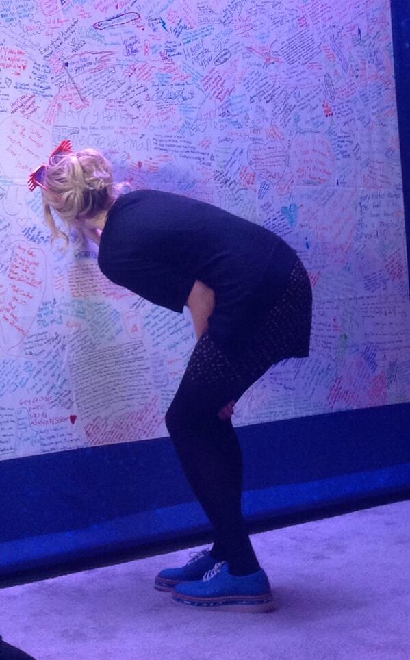 harrypotter's tweet photo. Spotted! @evy_lynch signing the @Scholastic Muggle Wall to tell us what Harry Potter means to her. #HPCelebration http://t.co/aevyd3BE51