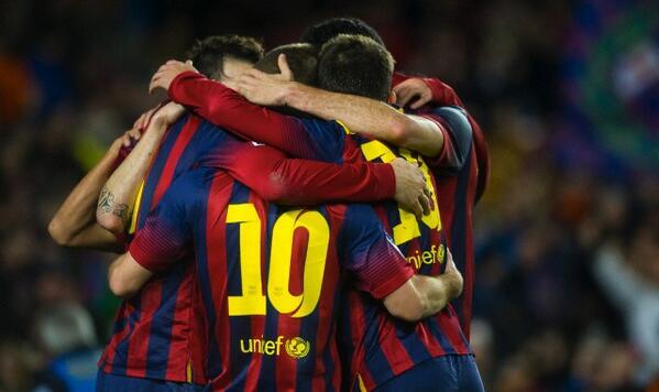 PeterLatorreMas's tweet photo. Pinya Blaugrana 
 vs Malaga
#fcblive http://t.co/W1jlYBIVPW
