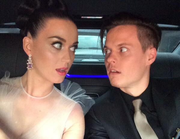 katyperry's tweet photo. Here come the HUDSONS @TheGRAMMYs http://t.co/0EspXWQp2f
