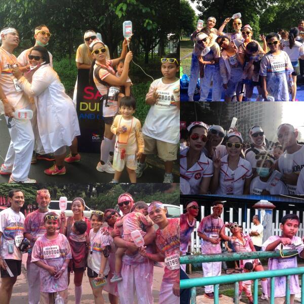 hestiprwdinata's tweet photo. #duluxcolorid @letscolourid yeayy hospital team pasien sakit jiwaa #DuluxColorRun #pink http://t.co/h4UAjNTGiL http://t.co/EpkvVUfTR6