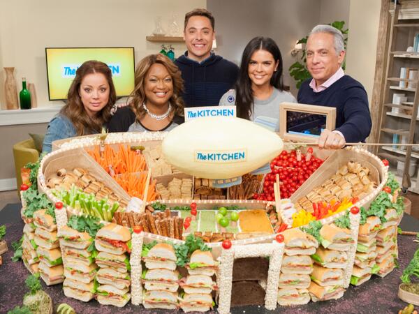 FoodNetwork's tweet photo. Get the recipes for #TheKitchen's "snackadium" worthy of the #BigGame: http://t.co/vzeA9dobjz. http://t.co/QiBxuvYMaY