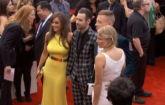 Be8ffW_CAAAzIsl.png:large