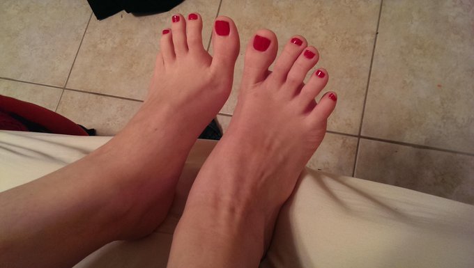 Lol my toes are sooo long. Perfect for stroking some cock ;) http://t.co/eZhFwfOPdB<a href="/tag/fetish"class="tags"><span>#fetish</span></a>