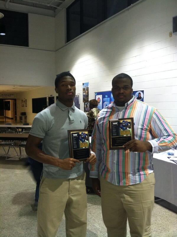 Savage_Custis's tweet photo. Best DB &amp; Best OL ft @LHS_Randy51 🔥 http://t.co/elbl42pvu4