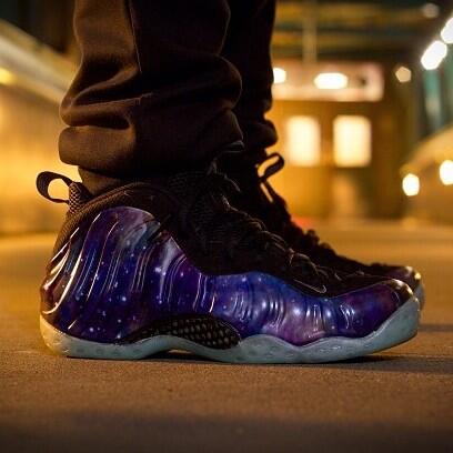 TheSoleSavior's tweet photo. Galaxies at night ⭐️ http://t.co/qKkp1ajyAk