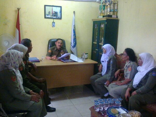 UseSupriadi's tweet photo. @Nur_Mahmudi @herrypansila laporan para cakep tlah selesai mengikuti diklat in -1. http://t.co/eNWIBsLTCP