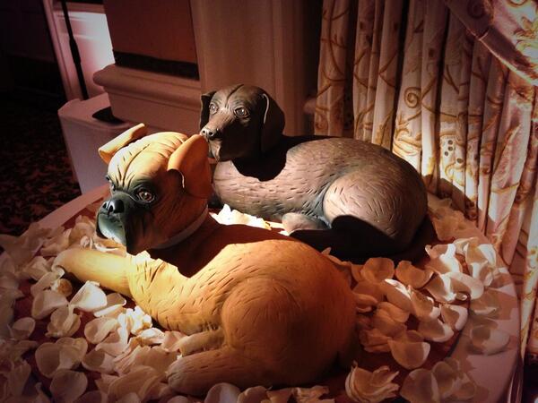 ailinahas's tweet photo. The groom's cake is a tribute to Sean's dogs Ellie and Lola. Sweet! #TheBachelorWedding @peoplemag @FSSantaBarbara http://t.co/bENaNuWGiP