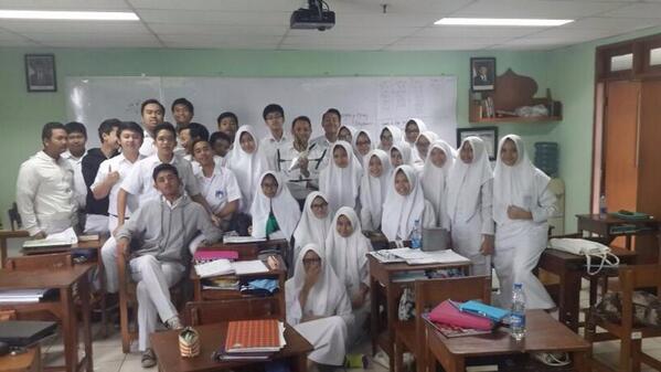 alexrahardi's tweet image. Great to see you guys! :) @ypial_azhar RT @PandwiP @himatekuai #Quadcopter #KomunitasRobot @KomunitasRobot