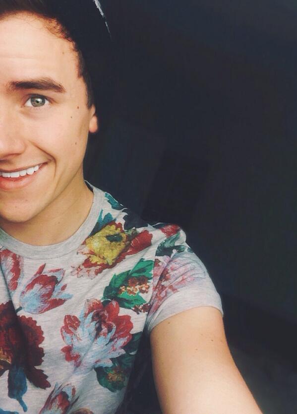 connorfranta's tweet image. beanie &amp;amp; floral tee