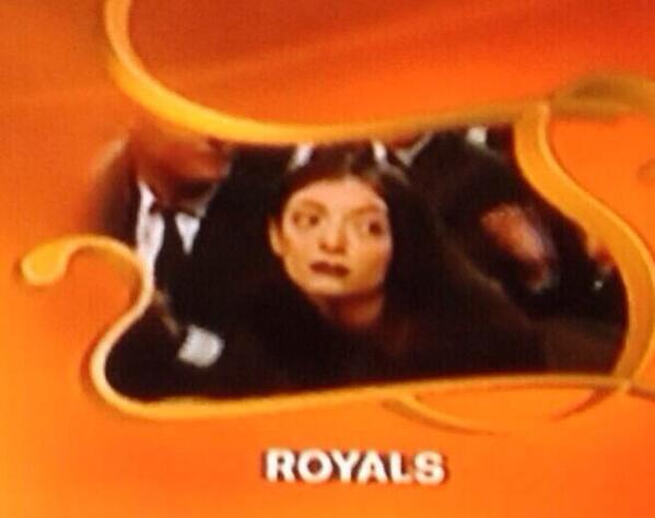 katekaas's tweet photo. HER REACTION TO WINNING THE AWARD THOUGH I CANT STOP LAUGHING http://t.co/X1C0GfAK6G
