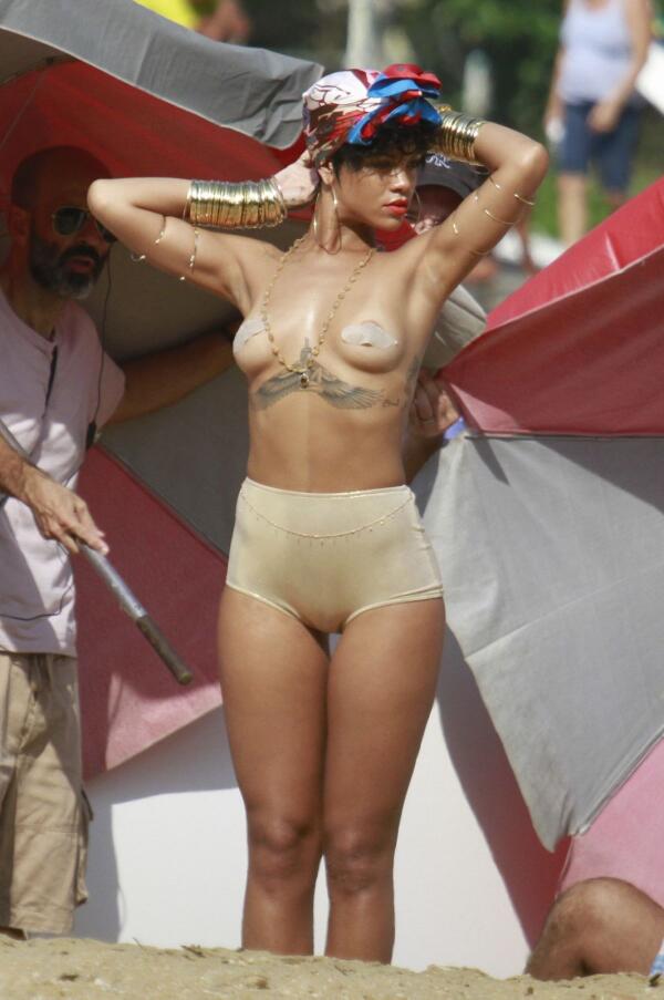NSFW_Celebs's tweet photo. Rihanna on the beach http://t.co/sVN2l9c7bQ