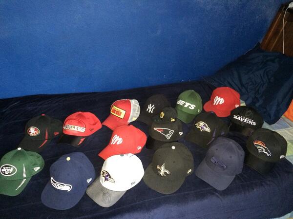 pot360's tweet photo. @NewEraMx Una foto de la colección, seguirá creciendo #showyourcaps http://t.co/LgYvC5LAbZ