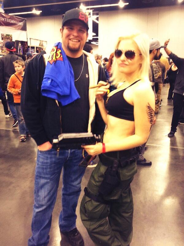 CJKuhn's tweet photo. Fun at my first con. Wish this was really @kateesackhoff http://t.co/UGmWq4cLJ5