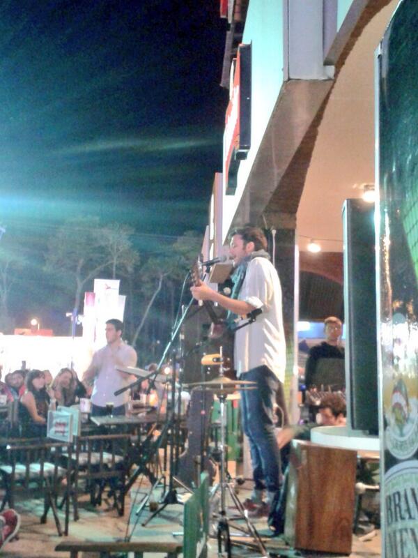 Pocas voces tan dulces como las de @andrespomato en #rugbeer #Pinamar