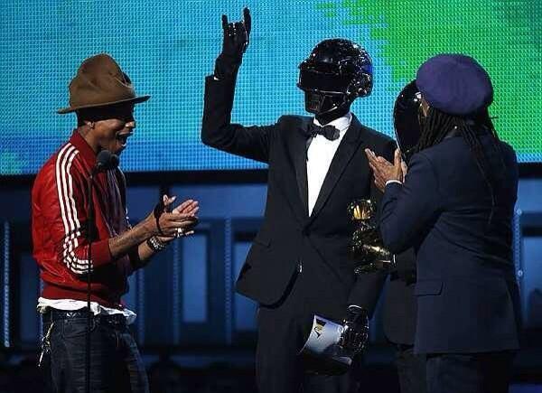 Dropthebass's tweet photo. Y tambien el disco del año... Why not? #randomaccessmemories @daftpunk @Pharrell #Grammy2014 http://t.co/bsHpzJsnka