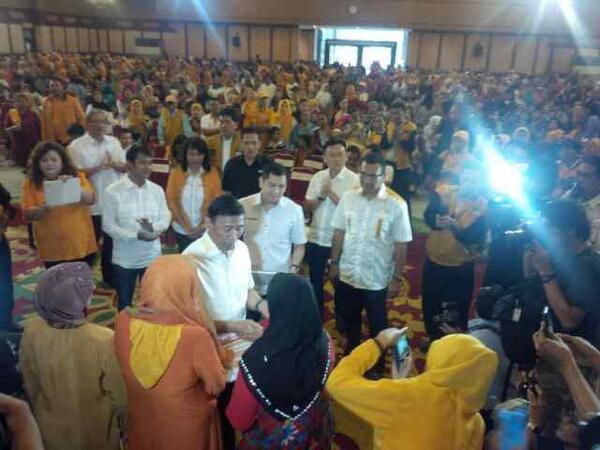 wiranto1947's tweet photo. Meluncurkn tahapan ketiga program UMKM #WINHT untuk mewujudkan mimpi Indonesia. http://t.co/0nB7XxJ2G2