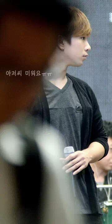GoBabyJio's tweet photo. Nothing can block this beautiful man xD #지오YOU http://t.co/Rbl9rRe9oQ