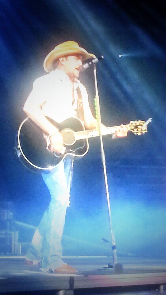 ambermiles's tweet photo. Best concert ever! #jasonaldean, #countrygirl, http://t.co/Moy9DfnMpn