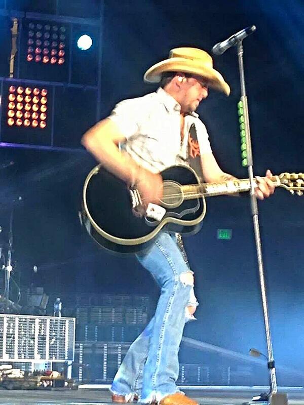 ambermiles's tweet photo. Best performance ever! See you soon! @Jason_Aldean @FLAGALine @tylerfarr http://t.co/3Yyp6LS8YY