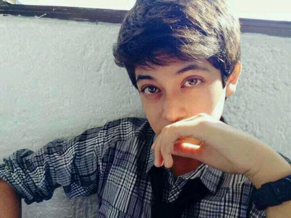 FagtDz's tweet photo. Concursante #3 un chico súper guapo y buena onda con unos muy lindos ojos, Es Mario Olarte @marioOlrt http://t.co/UdNPlIkJrl