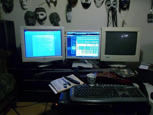 CarachAngrenMex's tweet photo. También Seregor trabaja en el nuevo disco ^^ http://t.co/6lgBjGzogl