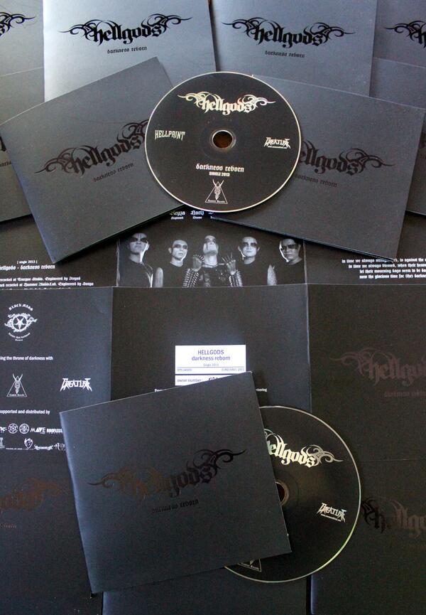 HellgodsBand's tweet image. Summoning the throne of darkness w/: #LUMIERERECORDS | @hellprint | @CreatureMerch Hellthx! #DARKNESSREBORN #SingleCD