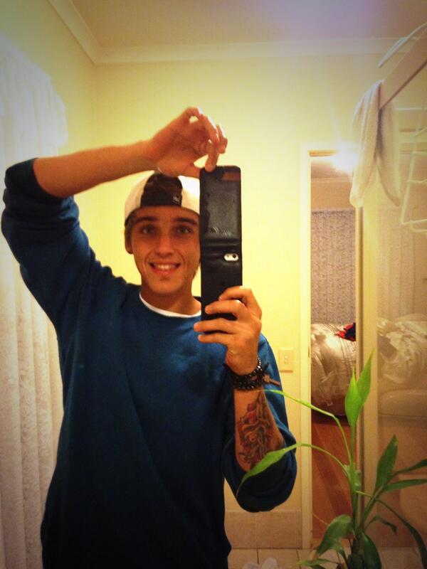 BrooksBeau's tweet photo. Awkward iPhone selfies http://t.co/yugRNFElzI