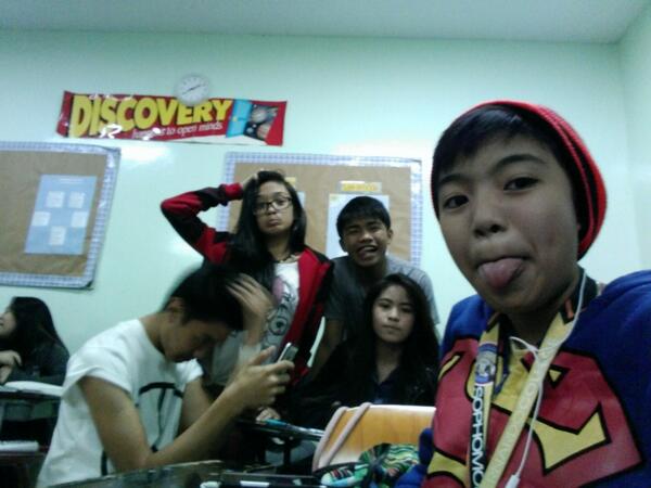 Leleleron17's tweet image. Ang tagal kse ni maam kya yan ang tripp namin :))

#Bored #MathTime #Groufiee