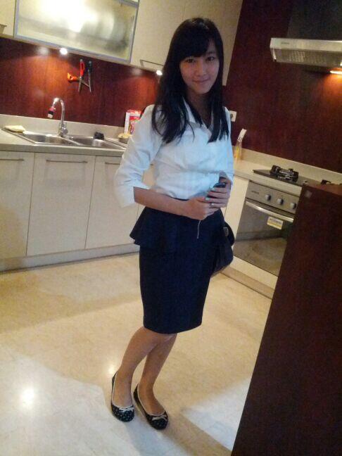 Dan Dhike tiba2 datang dengan penampilan ini =))