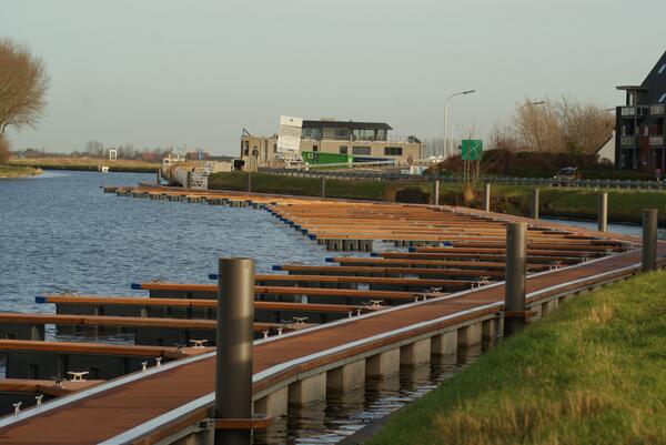 Oplevering mooi project #Nieuwpoort #België. Drijvende steigers, toegangsbrug en vingerpieren voorzien van #Dura Deck