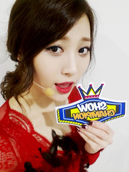 BeAg953CcAA0zOL.jpg:large