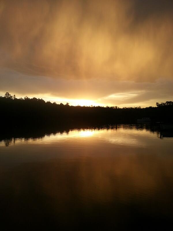 robbiepoet's tweet photo. sunset over lake #NowaNowa #Vic #Eastgippsland http://t.co/pQvbcLy935