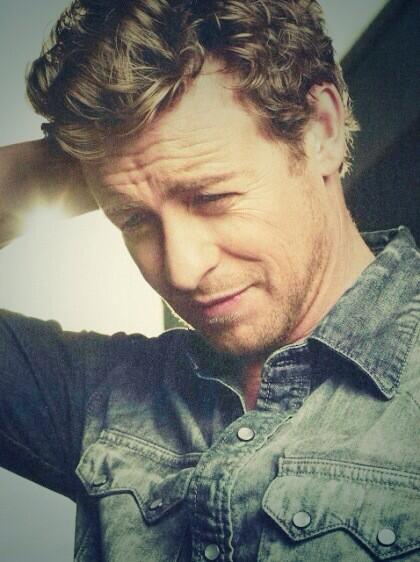 멘탈리스트. CBI가 FBI 되는 드라마.ㅋㅋㅋㅋ 레드존 에피로 끝나지 않아서 개인적으로 좋기는 한데 이제 결말은 어떻게나려나..CIA가서 메리랑 연결되...