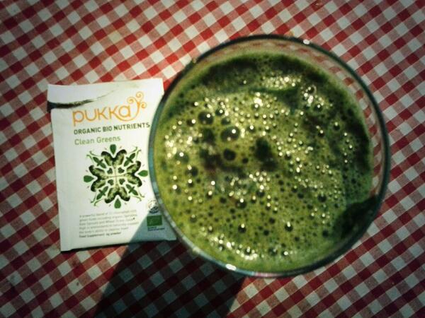 AltVegMumIre's tweet photo. @creativenature @naturalfuelblog Orange,Spinach,Beetroot w/milled Goji,Linseed&amp;SunflowerSeeds @Pukkaherbs CleanGreens http://t.co/TRAEDWMwOl