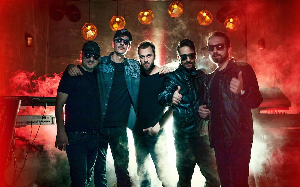 BeBffHtCUAEnaND.jpg:large