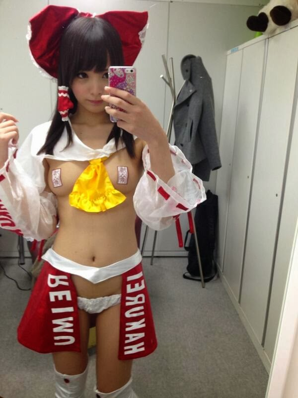 天靈靈.地靈靈.用乳房驅魔嗎?