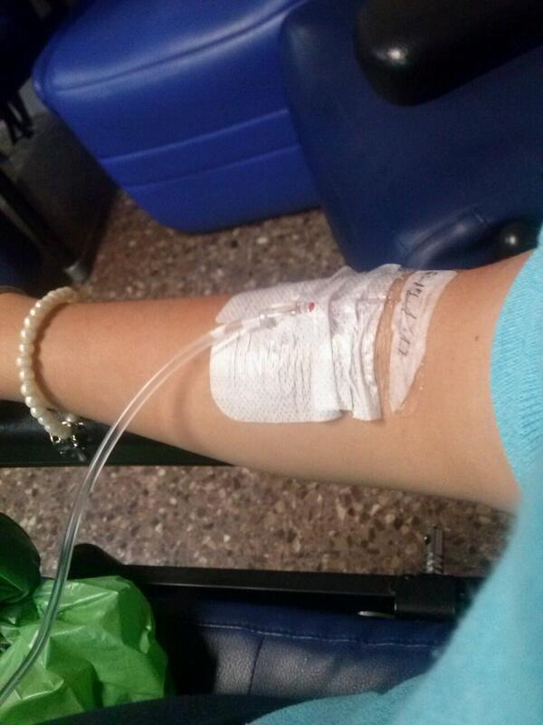 RebecaRipoll's tweet photo. Que mejor que pasar dias en el hospital y tener medicacion por vena :S :( http://t.co/3BunQNF06p