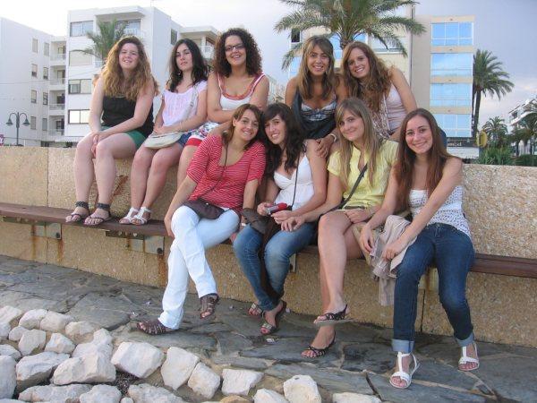 irenita_gal's tweet photo. Recuerdos.Espero repetir algún verano mis nurses @caroigva @rocio88sp @LAUMASZA @lauuraa_sm @_Sacruz http://t.co/8EAQD5wgEe
