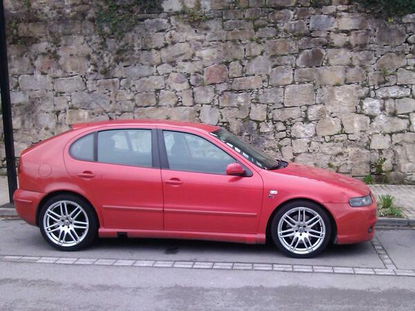 andraitz13's tweet photo. Zapatos nuevos para la bestia roja! #leon1.8TURBO20V #DALEAESO!! http://t.co/uFEPB9KTGb