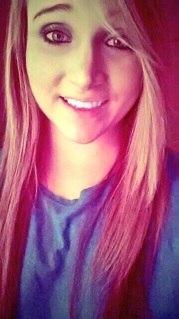 crazy_tor's tweet photo. Happy girl. http://t.co/1iKvdrrIOQ