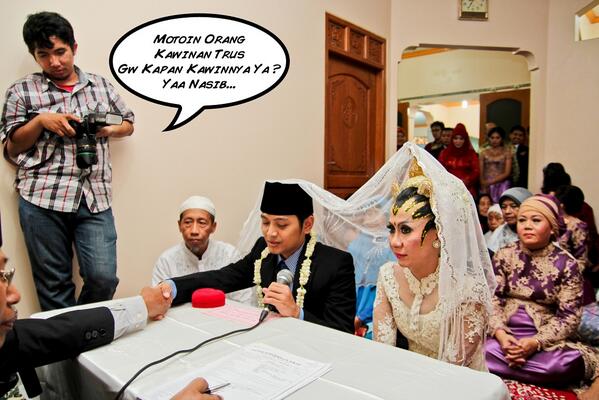 hendymamit's tweet photo. bro @TamART_joule buruan dah dilamar tuh cewenya hahahaa http://t.co/BebXvBIias