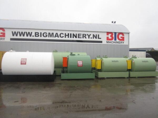 Did you know that we have NEW #diesel #tanks in stock as well? 3000 until 9000 ltr
#diesel #fuel #bigmachinery #tank