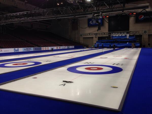 Shoostie2010's tweet image. “@LaZyIkE_14: Curling arena starting to look nice. #Vegas http://t.co/ew5oiCr1gI” Might be a little warm in there though. #FrontEndProblems