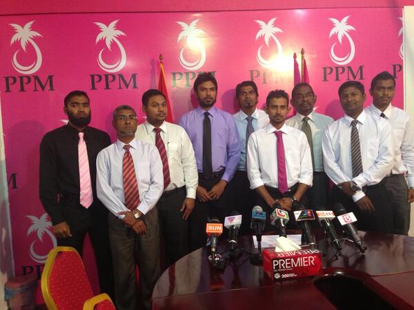 a_nadraa's tweet photo. Coalition in Male' city council ah kurimathi lavva hurihaa befulhunnah vote dhevva http://t.co/LGGL1gLkft