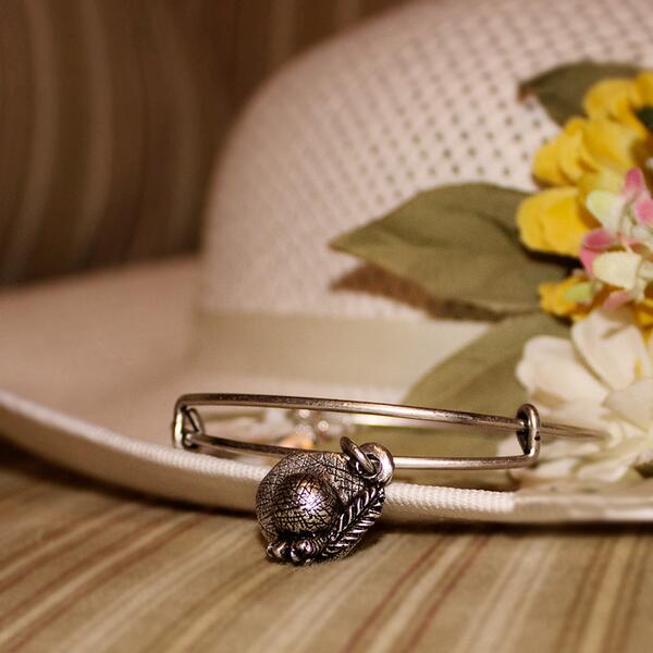 alexandani's tweet photo. Celebrate style and flare with our #DecorativeHat bangle! @KentuckyDerby http://t.co/W8aj3F8uBA http://t.co/3ids3dol2V