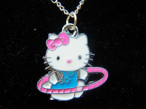 flofoxes's tweet photo. RT @UKDailyDealz: F&amp;RT to win cute Hula Hello Kitty necklace ends 24/1 5pm #UKDprizes gets! http://t.co/0bbs764iMK http://t.co/86jqNWa8Ko